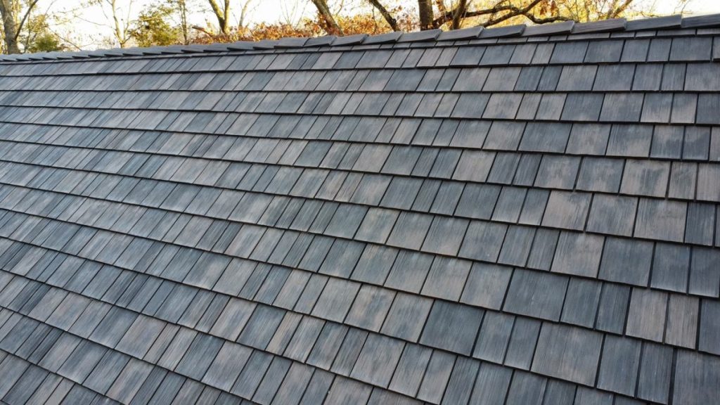 Composite shake roofing example by Grace Family Roofing.